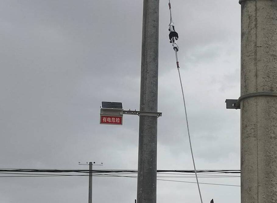 甘肅電力安裝防外破警示牌，為電力防護增添“保護傘”